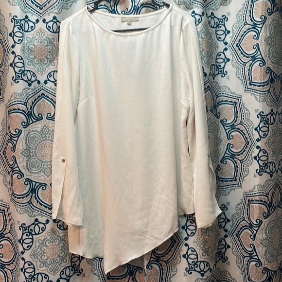 White blouse - Picture 1 of 4